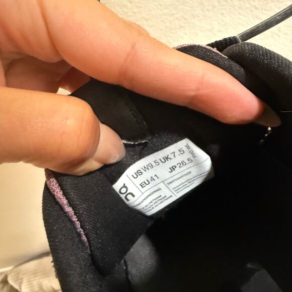 On Cloud Helion Cloudsurfer Women's sneaker in Black/Cobalt sz 9.5 - Picture 8 of 10